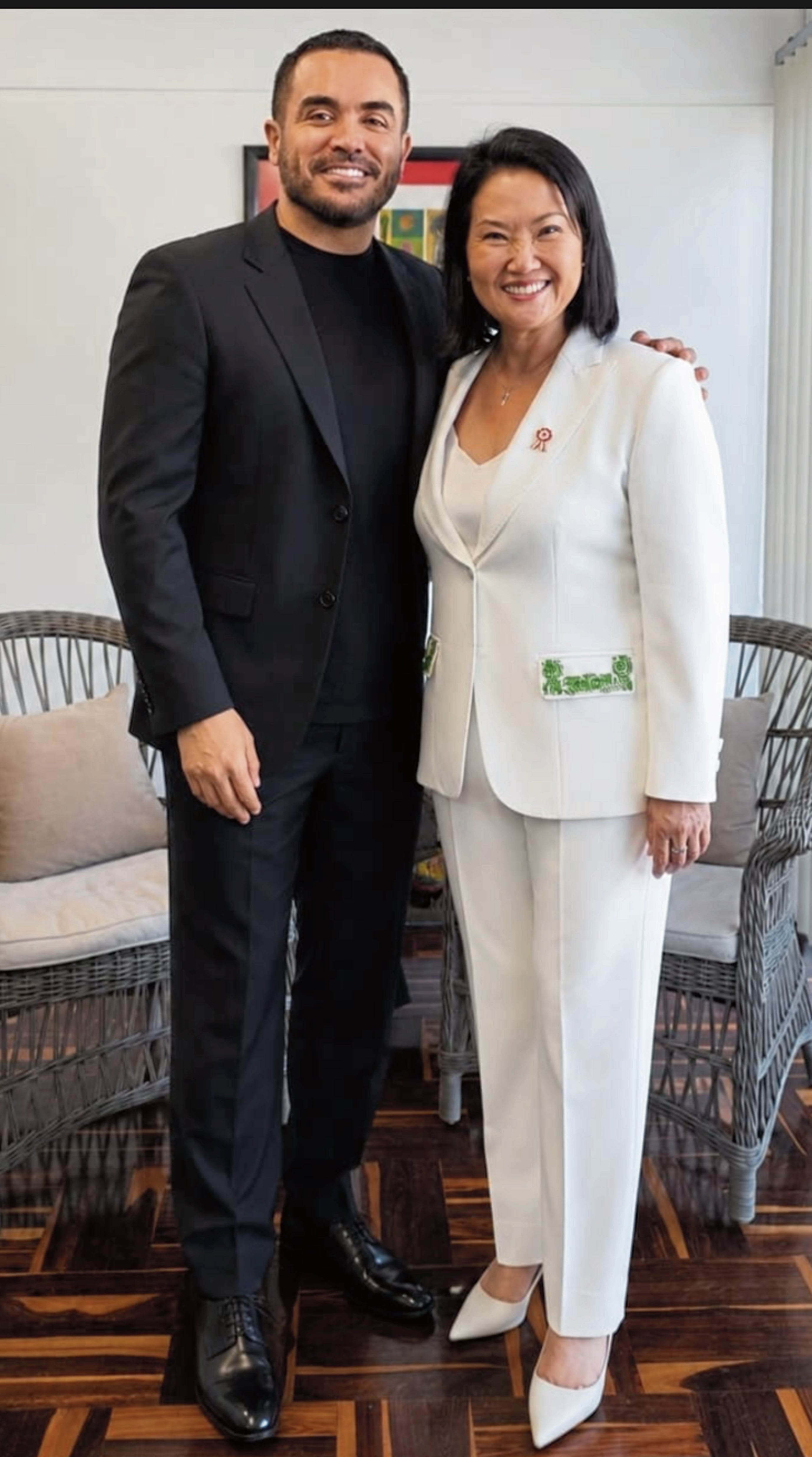 La presidenta electa Keiko Fujimori lució una creación de Yirko Sivirich el día que recibió sus credenciales como presidenta electa. / FOTO: Álbum personal de Yirko Sivirich