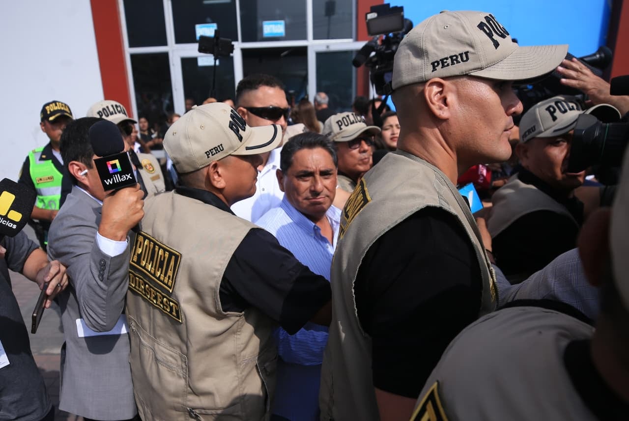 Cómico emitió su voto.