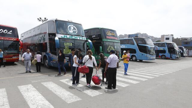 Empresas de buses interprovinciales suspenden viajes al sur debido a protestas: revisa AQUÍ a qué regiones 