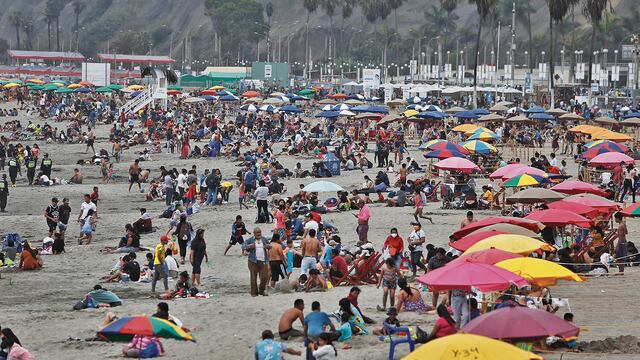 “Llevo media hora esperando acá”: familias realizan cola para ingresar a playa Agua Dulce en Chorrillos | VIDEO