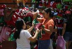 Cientos de personas recorren Gamarra en busca de las prendas que usarán esta noche (FOTOS)