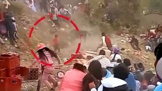 Huancavelica: toro cornea a mujer y niño tras escapar de ruedo durante fiesta patronal | VIDEO