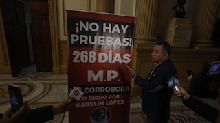 Congreso: colocan cartel en contra de la denuncia de Karelim López sobre caso “Los Niños” durante visita de la OEA