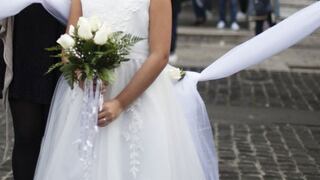 Anulan matrimonio de hombre con niña de 9 años tras video viral de la boda│VIDEO