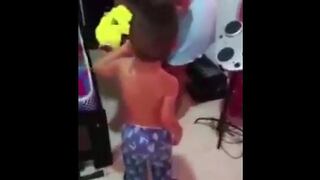 Twitter: Niño colombiano rechaza camiseta de su selección y prefiere otra [VIDEO]