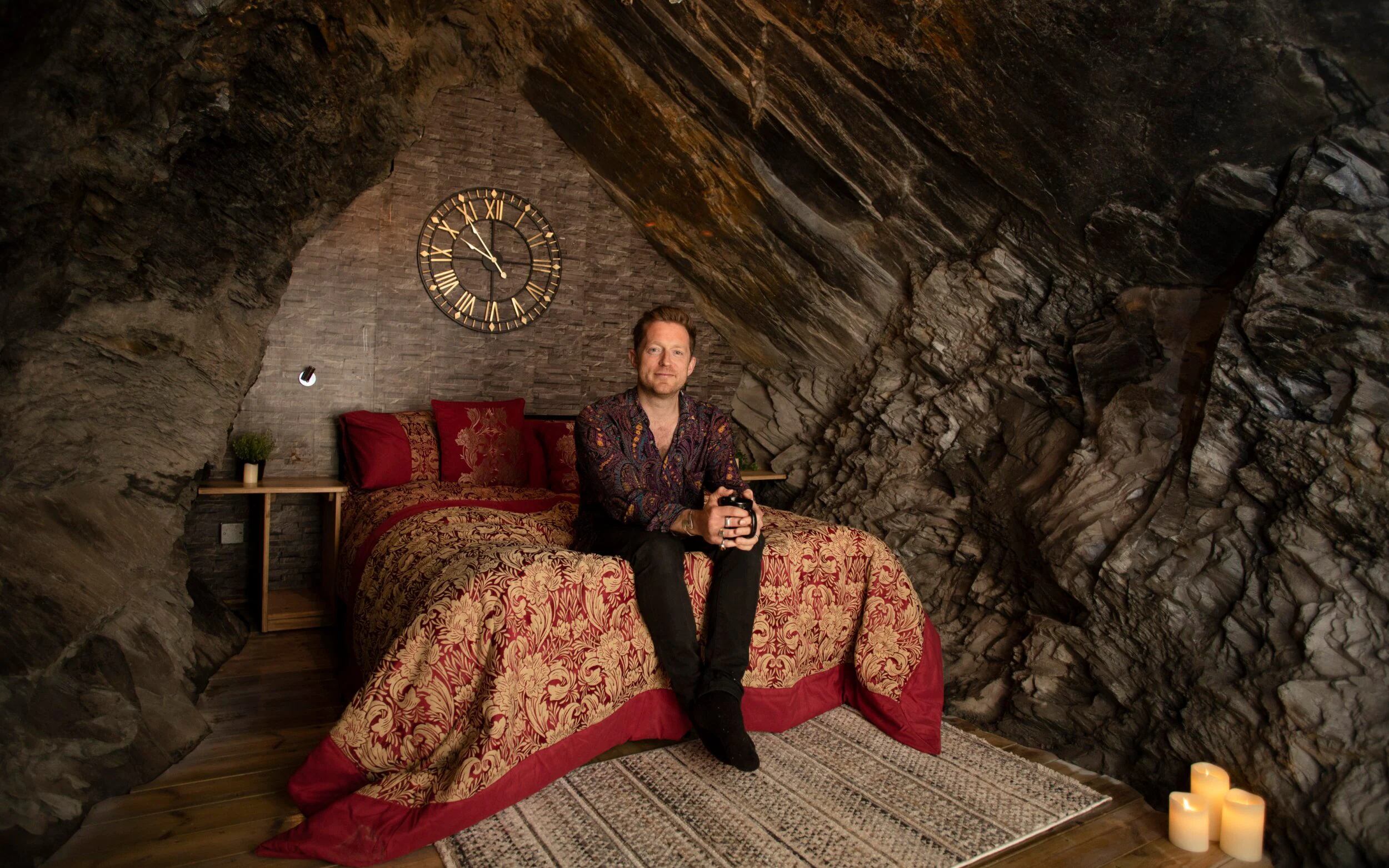 Cliente en el acogedor Deep Sleep Hotel.