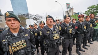 Aumentan sueldos a policías y militares, y garantizan pagos a sus pensionistas