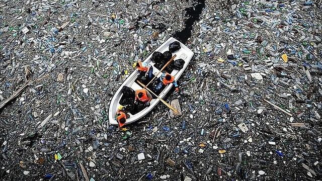 Micropartículas de plástico son 30 % de masas de basura en los mares
