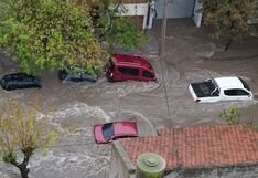 Argentina: Carros “nadan” contra la corriente