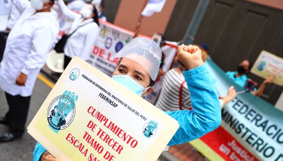 Gremios de Salud inician paro nacional indefinido para exigir mejoras salariales. (Foto: Hugo Curotto / @photo.gec)