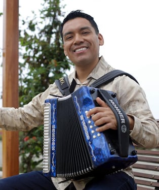 Donnie Yaipén inició su carrera musical a los 10 años junto a su padre Javier Yaipén, en la agrupación "Hermanos Yaipén". Hace tres años decidió abrirse camino como solista. FOTO: Diana Marcelo / GEC