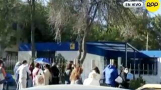 Migraciones: pasajeros reportan que solo están atendiendo a cinco personas en sede de Arequipa | VIDEO 