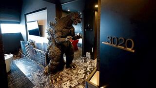 Habitación temática de hotel recrea pelea entre Godzilla y su archienemigo King Ghidorah