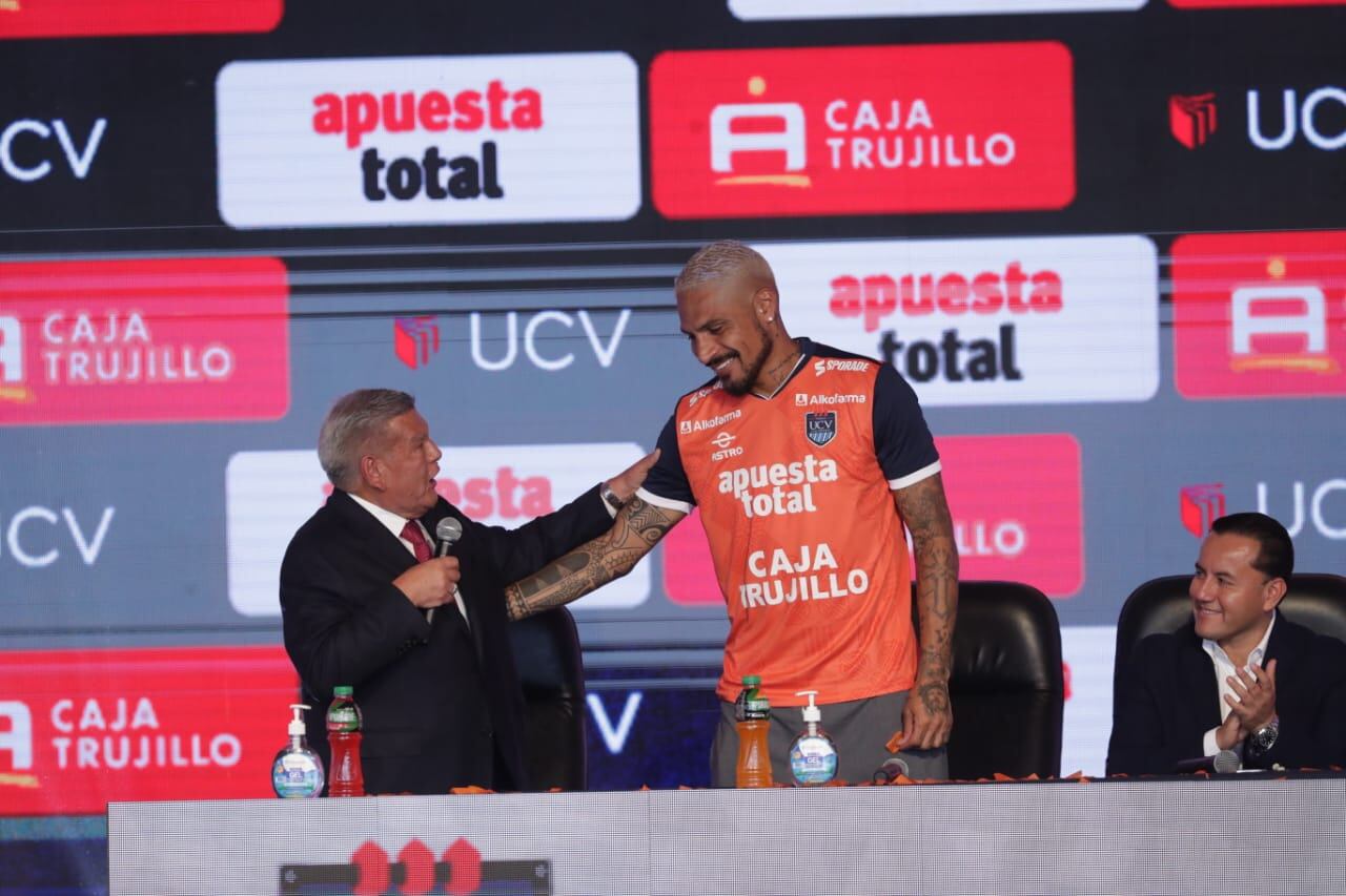 Lima, Martes 27 de Febrero del 2024. Presentación de Paolo Guerrero como jugador de la UCV. Fotos: Alessandro Currarino / @photo.gec