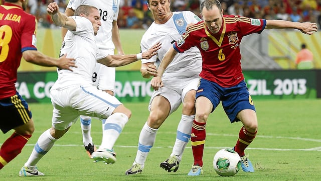 España debuta con una victoria ante Uruguay