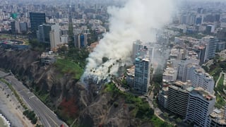 Fuego en la Costa Verde: incendio enciende alarma e investigan causa