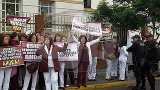 Minsa: 20 mil obstetras acatan huelga indefinida y hacen sentir su voz de protesta