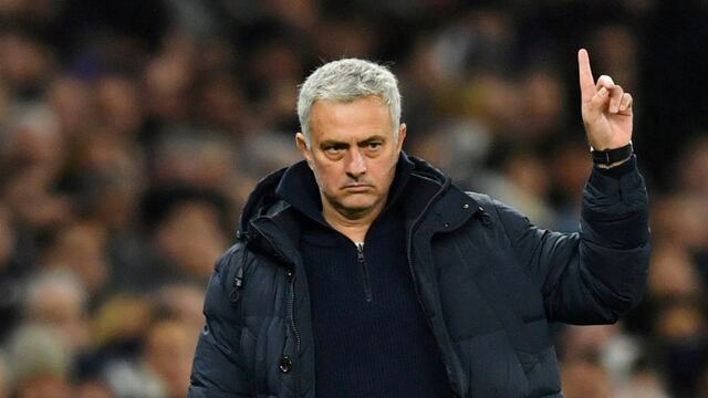 Mourinho renuncia a la UEFA tras sanción de cuatro partidos por cuestionar a árbitro