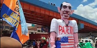 Muñeco gigante, llamado Pajerín por la gente, tenía más de tres metros de altura.