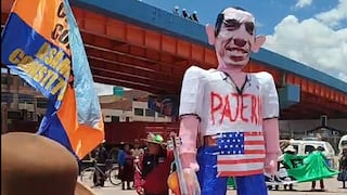 Población indignada quema a Pajerín, muñeco gigante del presidente José Jerí
