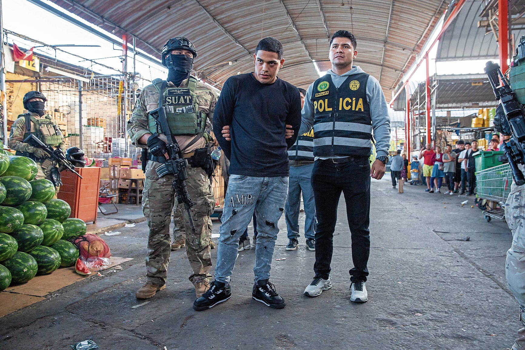 El 2024, “Bocón” cayó en Comas, en un búnker del “Monstruo” donde había tres pistolas, balas, granadas y fotos de negocios. Foto: Fernando Sangama / @photo.gec.