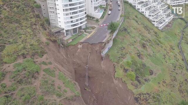 Lluvias dejan al borde del colapso a un edificio en una zona residencial de Viña del Mar (Video)