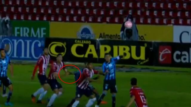 Santiago Ormeño cometió penal: Chivas no pudo llevarse la victoria