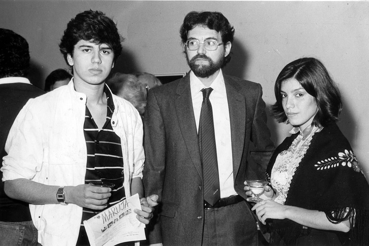 En 1974 comenzó a grabar cortometrajes después de fundar Producciones Inca Films junto a José Zavala Rey de Castro. Entre sus cortos destacan 'Al otro lado de la luz', 'Tiempo de espera' y 'Callejón oscuro'. Además, fue también productor de cortometrajes de Augusto Tamayo, Aldo Salvini, Pablo Guevara, Augusto Cabada, Lucho Barrios, entre otros directores. En 1977, rueda su primera película, 'Muerte al amanecer', cuyo éxito le permitió embarcarse rápidamente en 'Cuentos inmorales' en 1978.