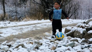 Lionel Messi: Conoce a Murtaza, el niño afgano que emula al argentino con una bolsa de plástico 