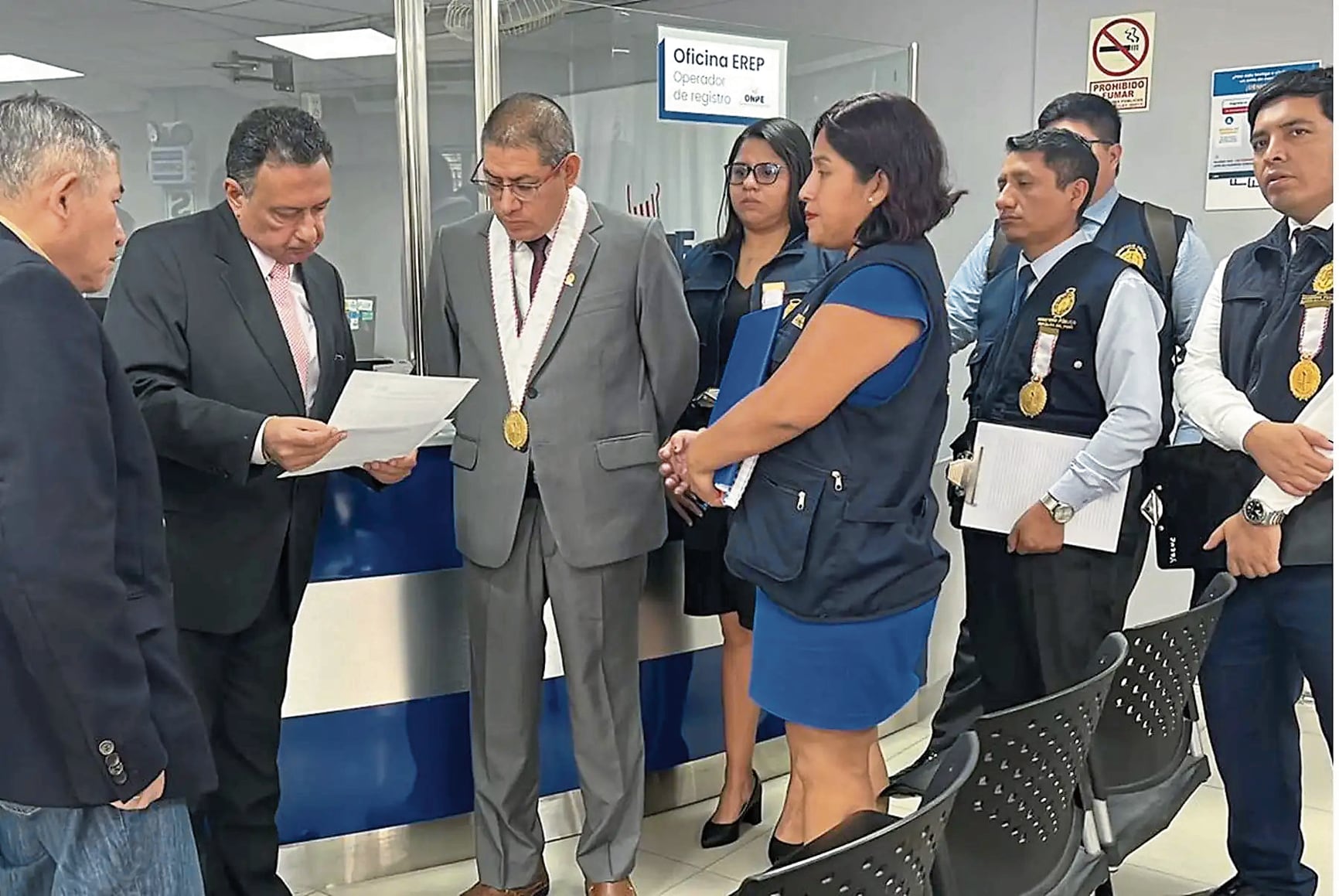 El fiscal Reynaldo Abia recabó información en la Onpe.