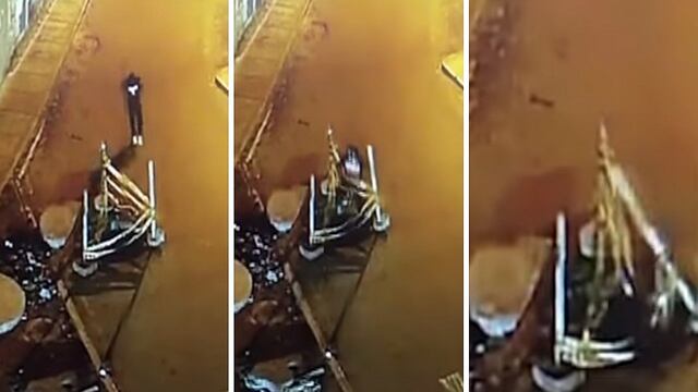 Hombre cae en buzón de agua en Ica por ver su celular (VIDEO)