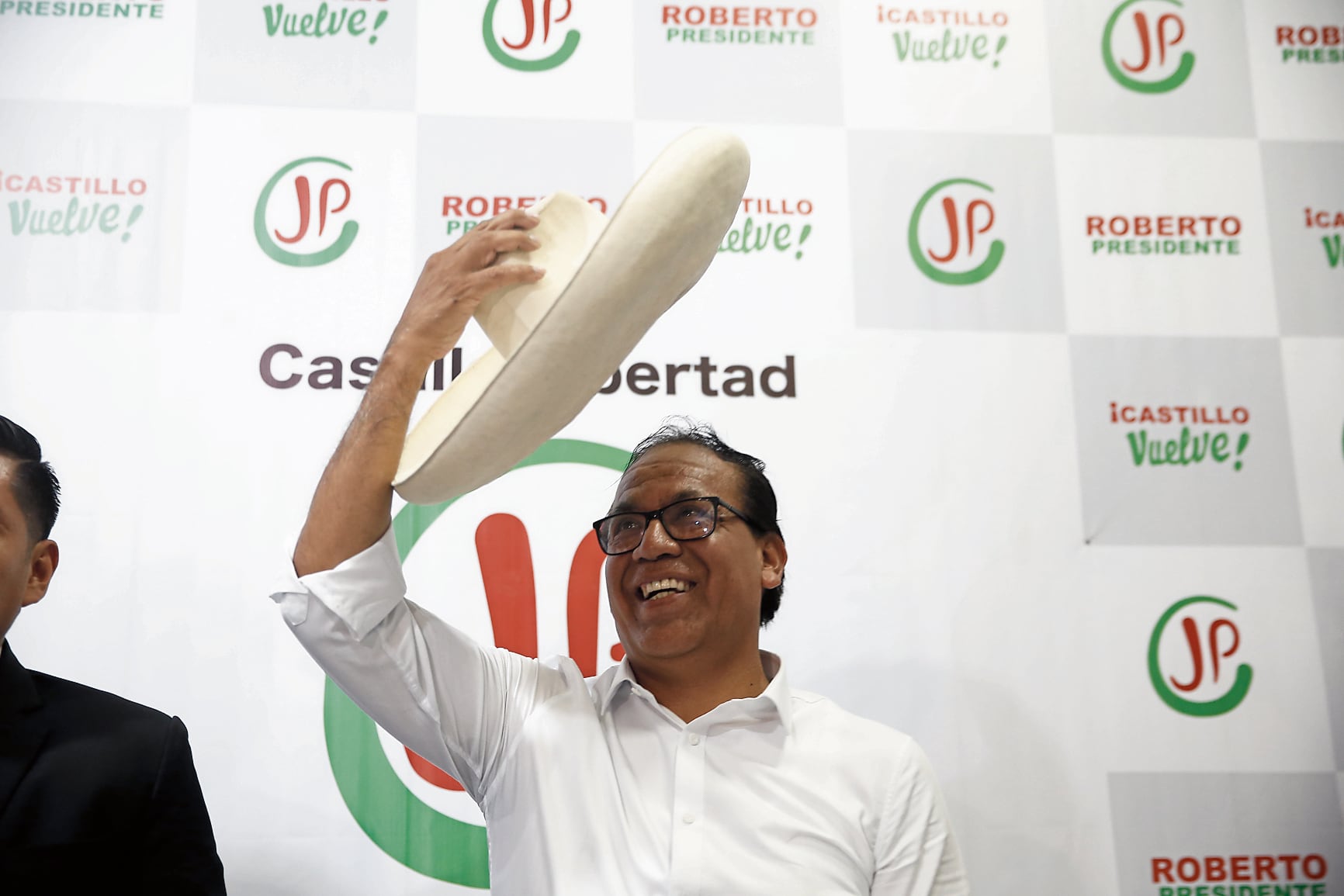 Roberto Sánchez se reúne con mineros informales y eso confirma vínculos, según analista Iván Arenas. Foto: César Campos@photo.gec