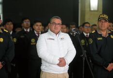 Ministro Juan Santiváñez hace lobby en Congreso, pero insisten en moción de censura