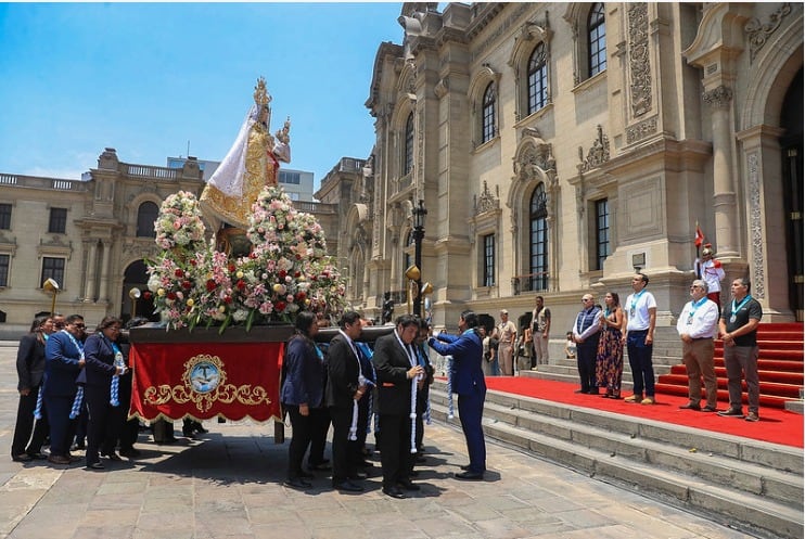 José Jerí rinde homenaje a la Virgen de la Candelaria en Palacio de Gobierno.