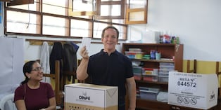 Francis Allison emite su voto y asegura que de ganar se reunirá con otros candidatos