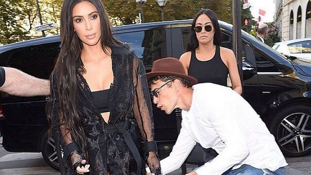 ¡No puede ser! ¿Un hombre intentó besarle el trasero a Kim Kardashian? [VIDEO]