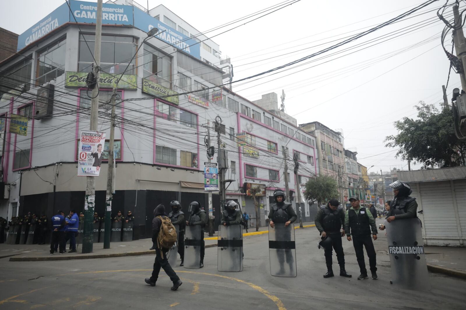 Policía Nacional del Perú refuerza operativos en Gamarra. Foto: Britanie Arroyo/@photo.GEC