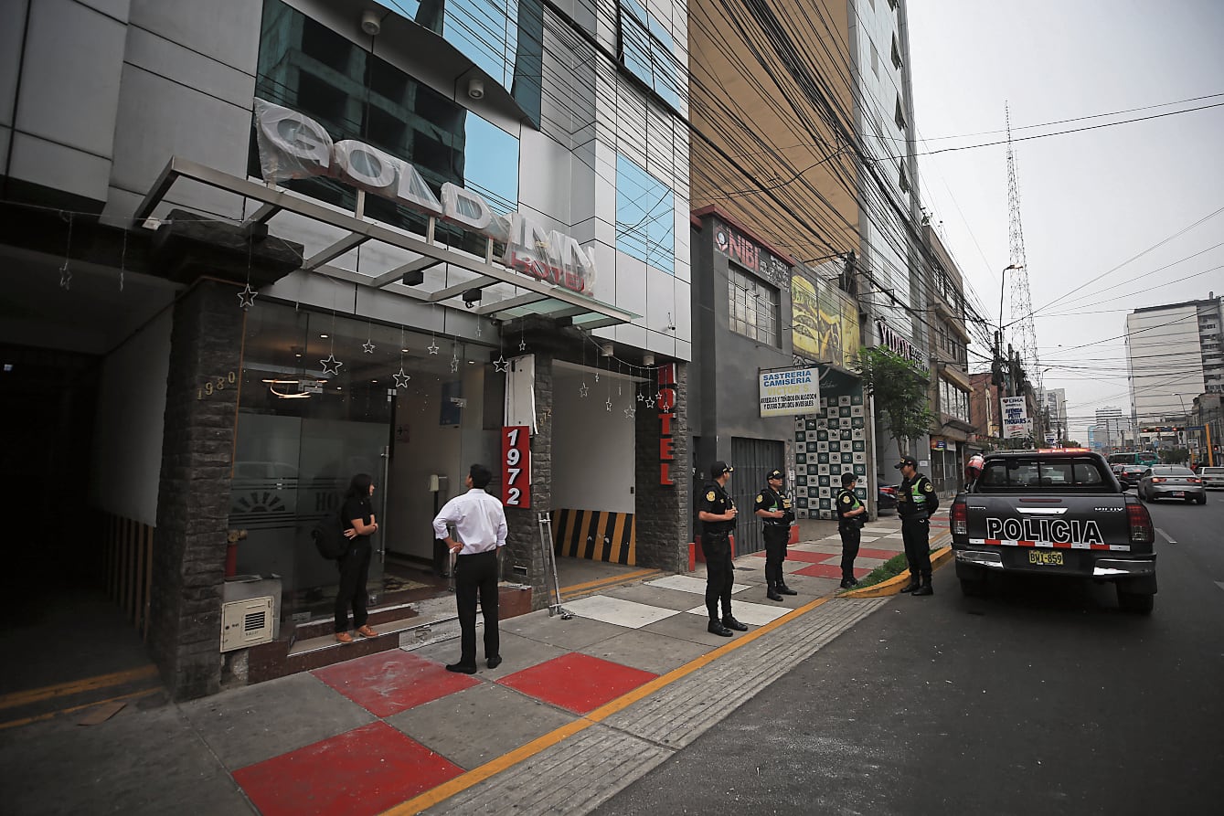 La Policía llegó al local de la avenita Petit Thouars. Foto: Grupo El Comercio