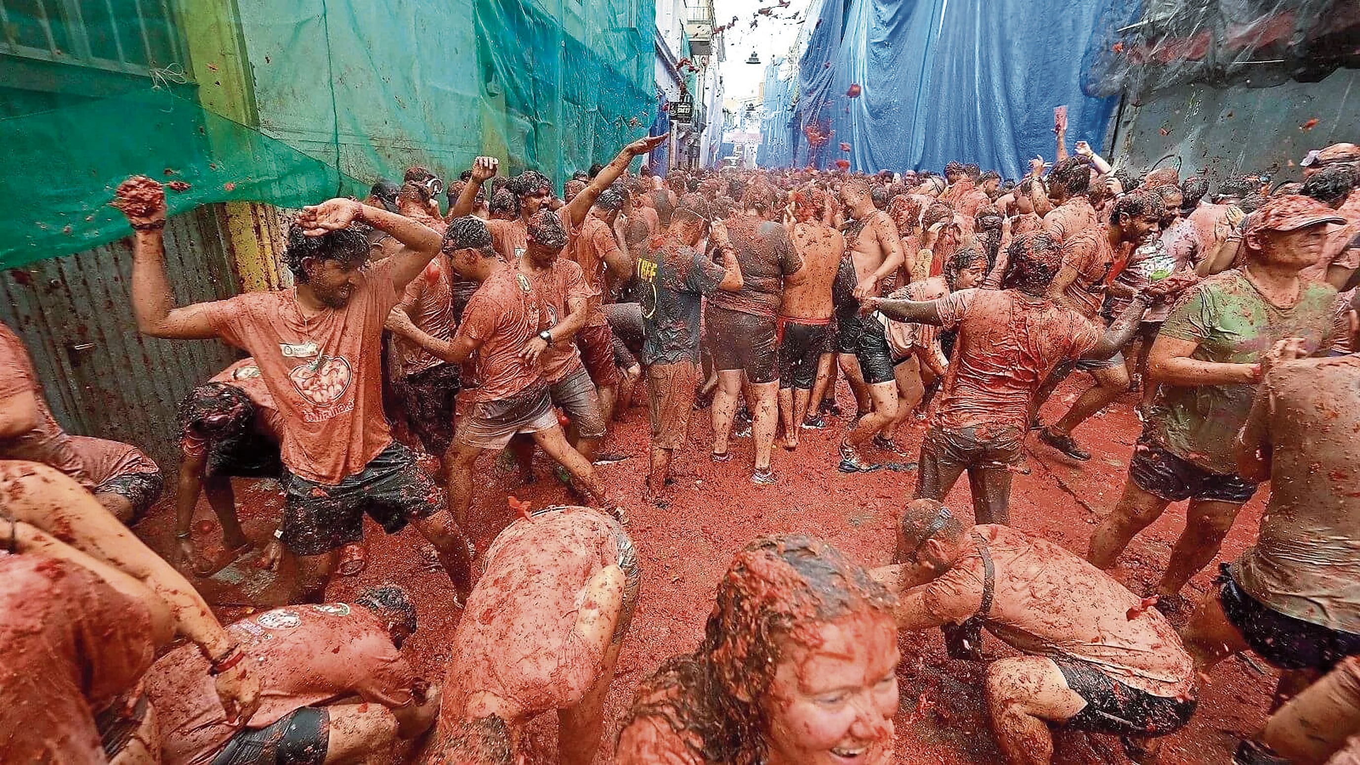La Tomatina de 2026 se ha dado con gran participación, sobre todo de jóvenes.