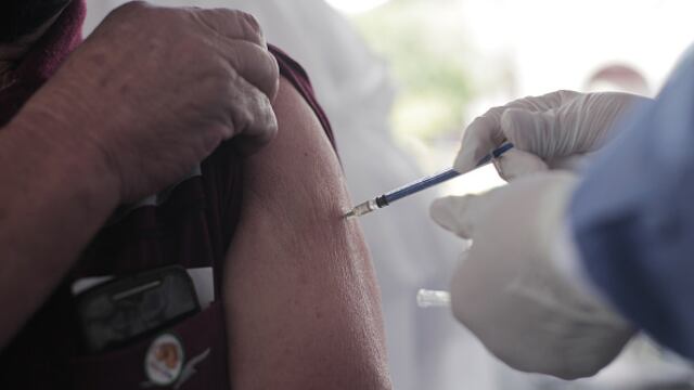 Funcionarios del GORE Loreto que figuran en irregular lista de vacunados serán suspendidos