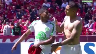 La reacción de Paolo Guerrero cuando su rival no quiso intercambiar camisetas | VIDEO 