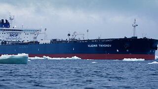 Flota de buques ayuda a Rusia a transportar su petróleo por todo el mundo y violar bloqueo