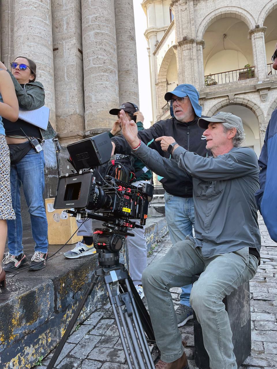 La filmación se viene realizando en la ciudad de Arequipa y en Punta de Bombón, escenarios que aportan autenticidad y riqueza visual al relato. FOTO: DIFUSIÓN