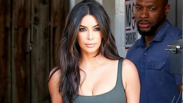 ¡El último escándalo de Kim Kardashian incluye transparencias, un corsé y mucho brillo! [FOTOS]