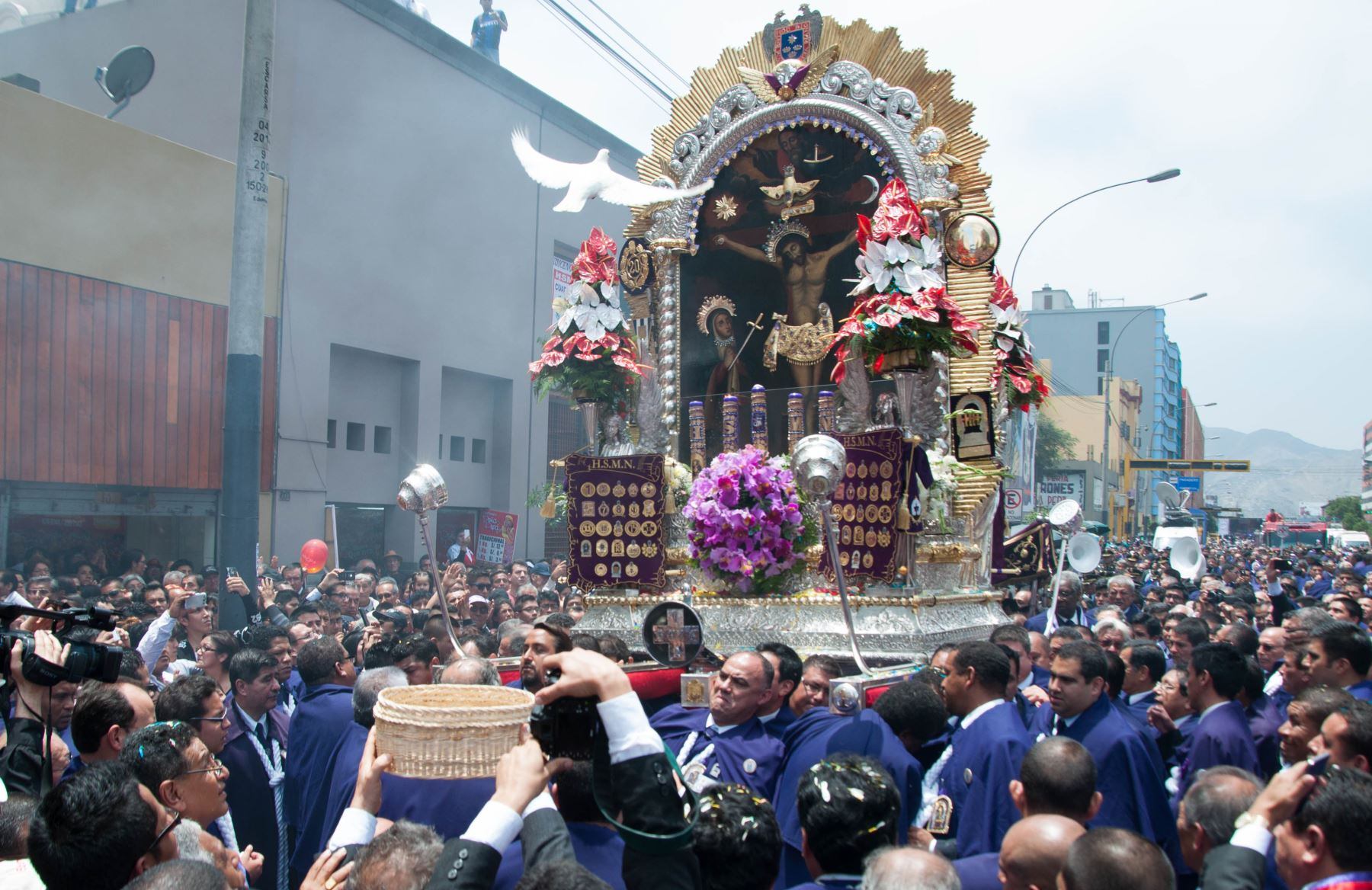 Señor de los Milagros: Minsa desplegará oferta móvil de atención durante procesión.