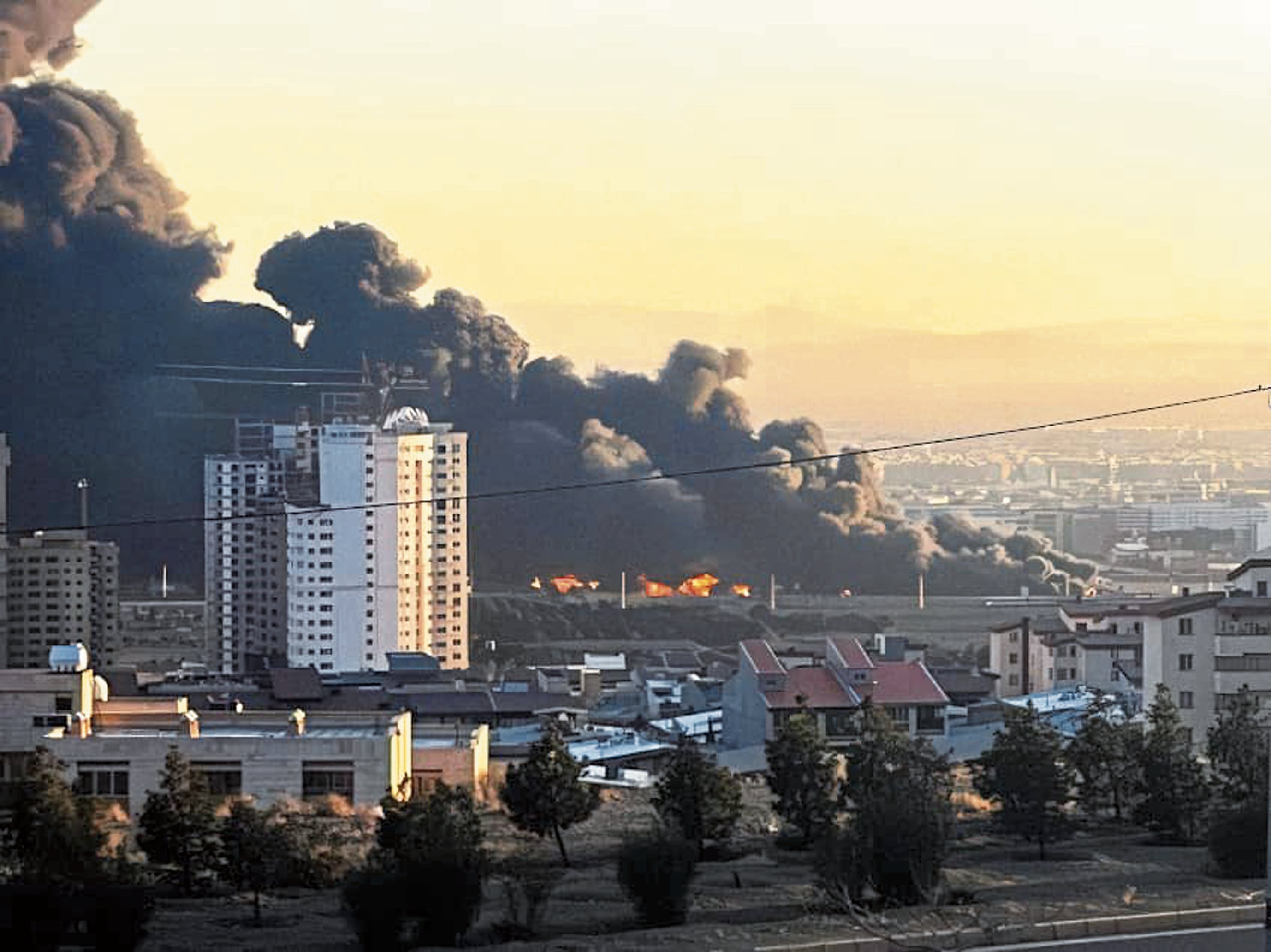 Estados Unidos frena ataques contra Irán por falta de armas explosivas, ya se para atacar o defenderse cuando Irán lanza represalias.