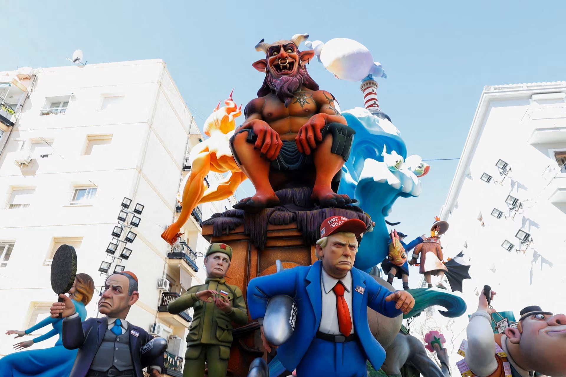 Benjamin Netanyahu, Vladímir Putin y Donald Trump, en ese orden, salen a las calles.