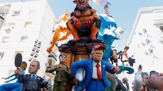 Donald Trump, Benjamin Netanyahu y Vladímir Putin desfilan juntos en la calle