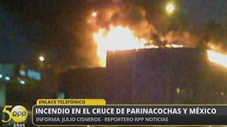 Incendio de grandes proporciones se registra en depósito en La Victoria [VIDEO] 