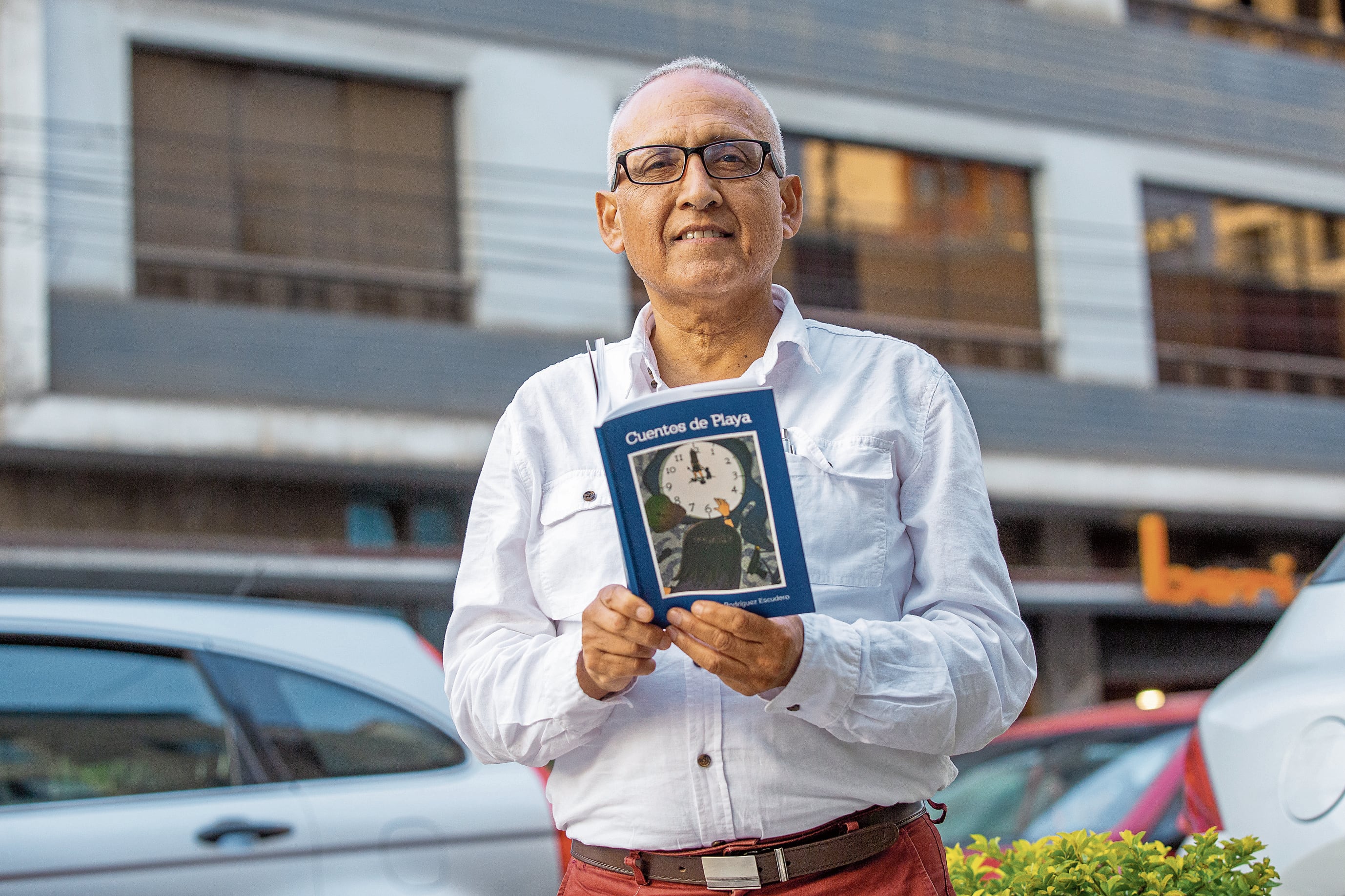 Enrique Rodríguez tiene 35 años de carrera perodística y ha publicado dos libros de cuentos. (Foto: Fernando Sangama / @photo.gec)
